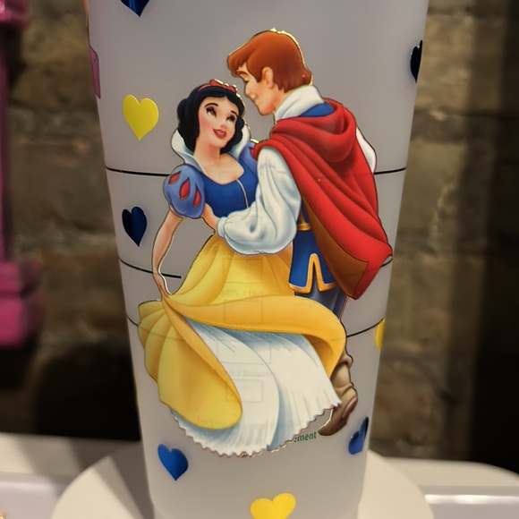 Snow White Starbucks cup - Picture 3 of 6